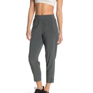 Zella | Expression Zip Pocket Ankle Crop Pants in Green Urban NWT